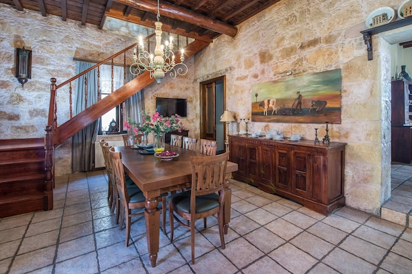 Foto van Villa op Kreta in de Middellandse Zee - Vakantiehuis in Kissamos - DiningRoom
