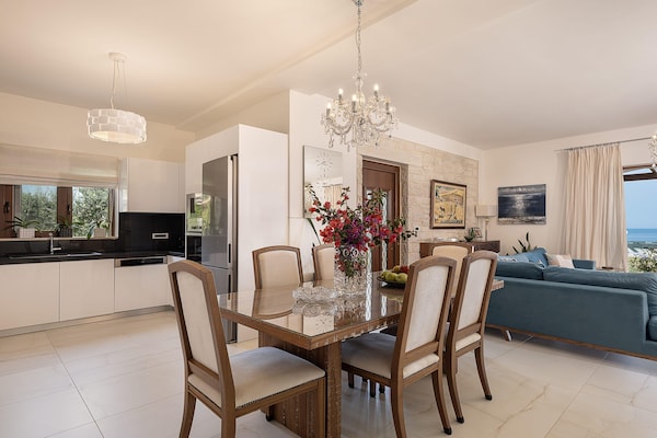 Foto van Villa voor 7 personen in Chania, vlakbij de zee - Vakantiehuis in Kissamos - DiningRoom