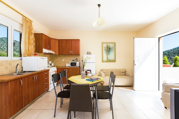 Foto van Villa privézwembad, tegen berghelling, met fantastisch uitzicht op baai van Bali - Kitchen