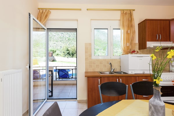Foto van Villa privézwembad, tegen berghelling, met fantastisch uitzicht op baai van Bali - Kitchen