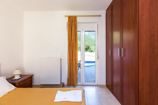 Foto van Villa privézwembad, tegen berghelling, met fantastisch uitzicht op baai van Bali - BedRoom