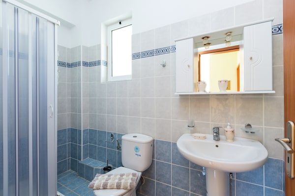 Foto van Villa privézwembad, tegen berghelling, met fantastisch uitzicht op baai van Bali - BathRoom
