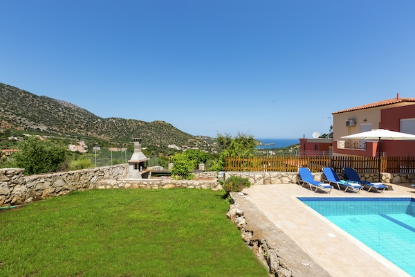 Foto van Villa privézwembad, tegen berghelling, met fantastisch uitzicht op baai van Bali - ViewSummer