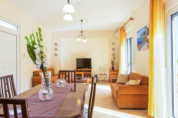Foto van Villa op een heuvel met privézwembad - Vakantiehuis in Bali - LivingRoom