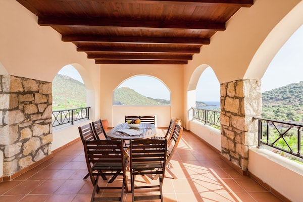 Foto van Villa op een heuvel met privézwembad - Vakantiehuis in Bali - TerraceBalcony