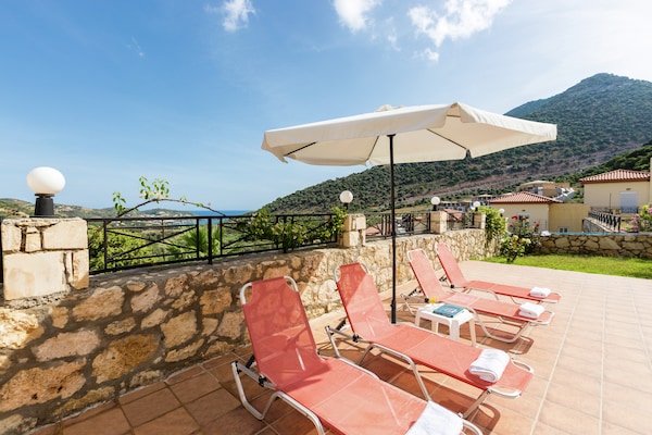 Foto van Villa op een heuvel met privézwembad - Vakantiehuis in Bali - PoolOfHouse