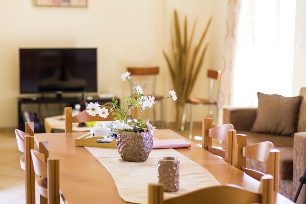Foto van Villa op een heuvel, privézwembad - Vakantiehuis in Bali - DiningRoom