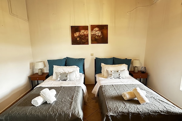 Foto van Villa in Margarites met Zwembad en Uitzicht - Vakantiehuis in Pigouniana - BedRoom