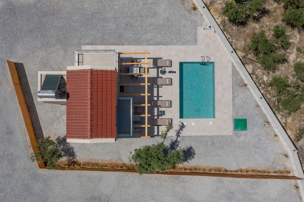 Foto van Villa in Viran Episkopi met Privézwembad - Vakantiehuis in Viran Episkopi - Outdoor