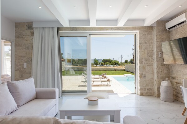 Foto van Villa in Damnoni bij het strand - Vakantiehuis in Damnoni - LivingRoom