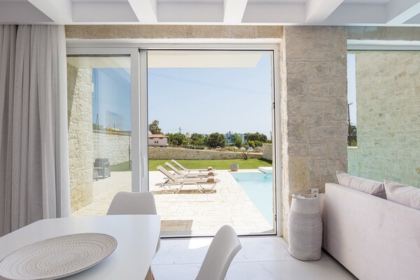 Foto van Villa in Damnoni bij het strand - Vakantiehuis in Damnoni - LivingRoom