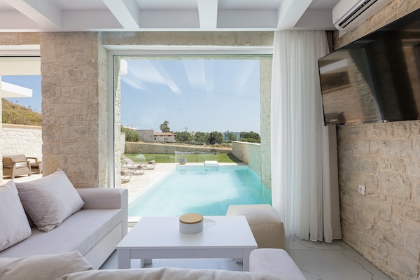 Foto van Villa in Damnoni bij het strand - Vakantiehuis in Damnoni - LivingRoom