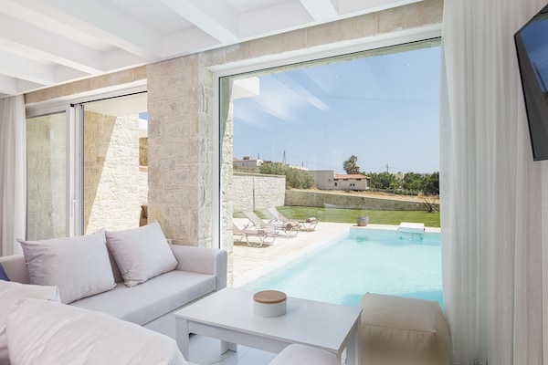 Foto van Villa in Damnoni bij het strand - Vakantiehuis in Damnoni - LivingRoom