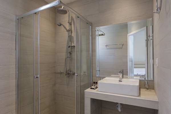 Foto van Villa op Kreta met Zwembad & Dichtbij Tavernes - Vakantiehuis in Mariou - BathRoom