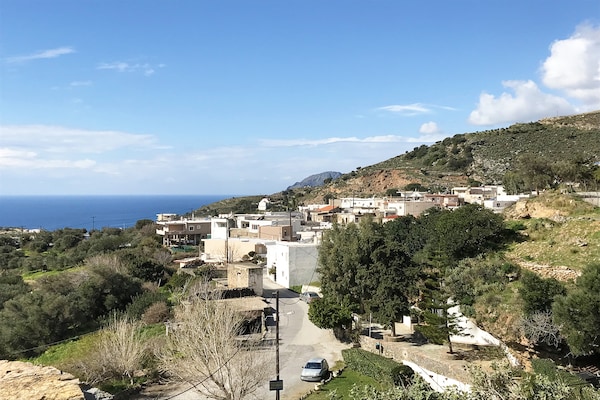 Foto van Villa op Kreta met Zwembad & Dichtbij Tavernes - Vakantiehuis in Mariou - AreaSummer5KM