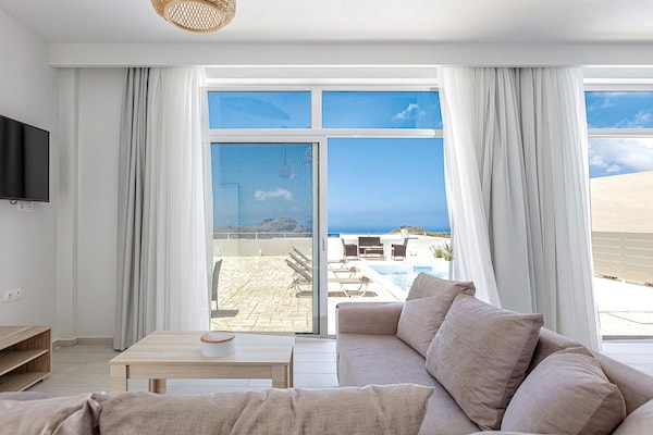 Foto van Villa op Kreta met Zwembad & Dichtbij Tavernes - Vakantiehuis in Mariou - LivingRoom