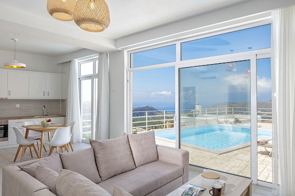 Foto van Villa met 2 slaapkamers in Mariou - Vakantiehuis in Mariou - LivingRoom