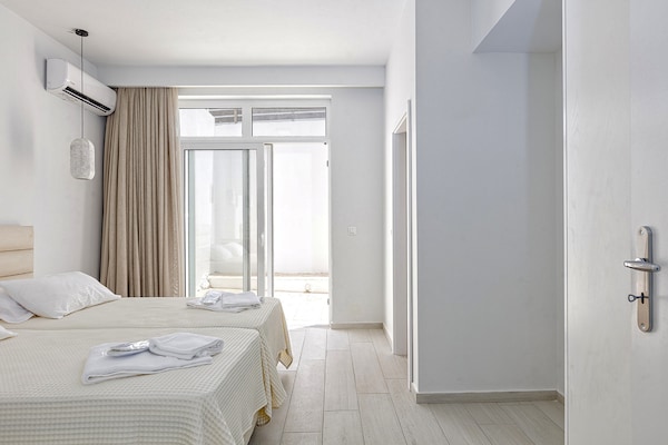 Foto van Villa in Mariou met privézwembad & strand - Vakantiehuis in Mariou - BedRoom