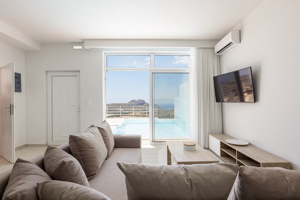 Foto van Villa in Mariou met privézwembad & strand - Vakantiehuis in Mariou - LivingRoom