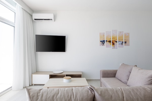 Foto van Villa in Mariou met privézwembad & strand - Vakantiehuis in Mariou - LivingRoom