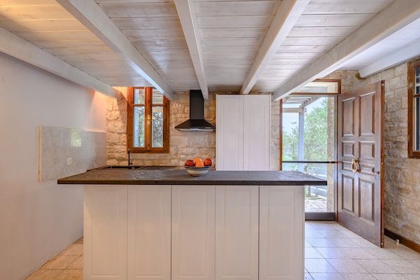 Foto van Villa in Spili met Uitzicht & Zwembad - Vakantiehuis in Lampini - Kitchen