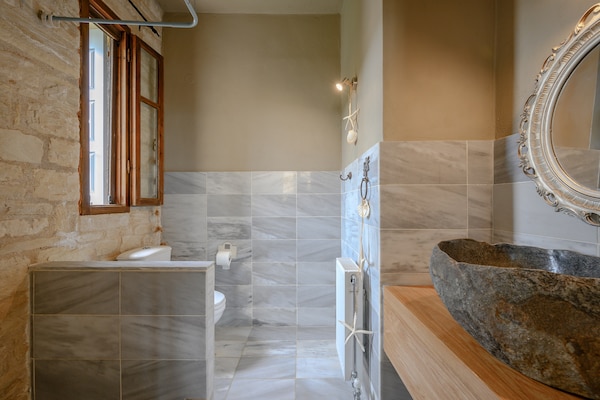Foto van Villa in Spili met Uitzicht & Zwembad - Vakantiehuis in Lampini - BathRoom