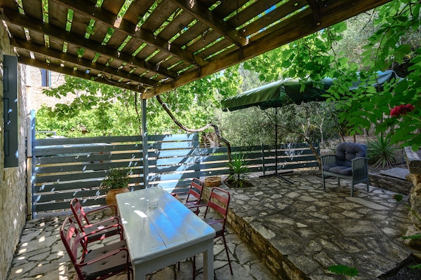 Foto van Villa in Spili met Uitzicht & Zwembad - Vakantiehuis in Lampini - TerraceBalcony