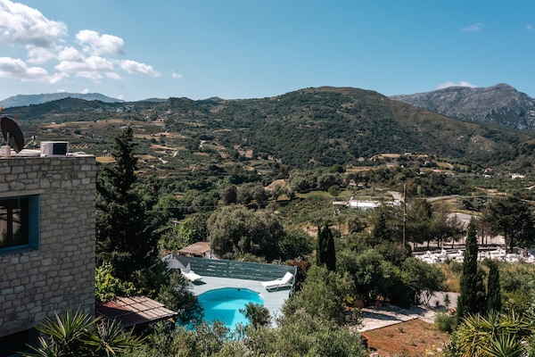 Foto van Villa in Spili met Uitzicht & Zwembad - Vakantiehuis in Lampini - Outdoor