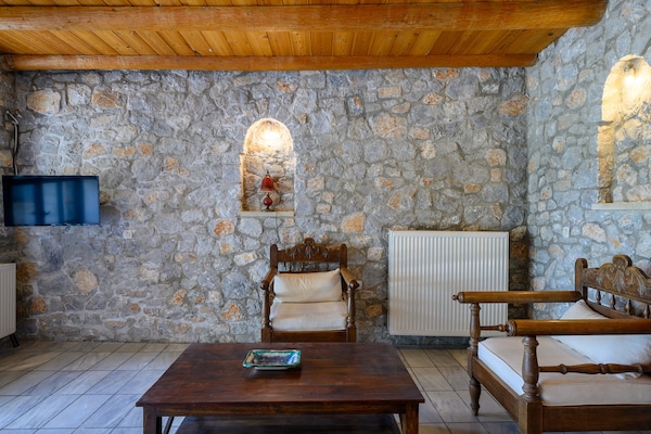Foto van Villa op Kreta met privézwembad en bergzicht - Vakantiehuis in Lampini - LivingRoom