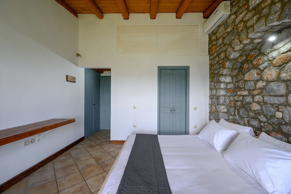 Foto van Villa op Kreta met privézwembad en bergzicht - Vakantiehuis in Lampini - BedRoom