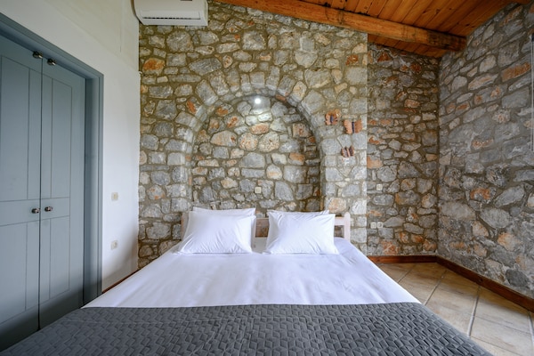 Foto van Villa op Kreta met privézwembad en bergzicht - Vakantiehuis in Lampini - BedRoom