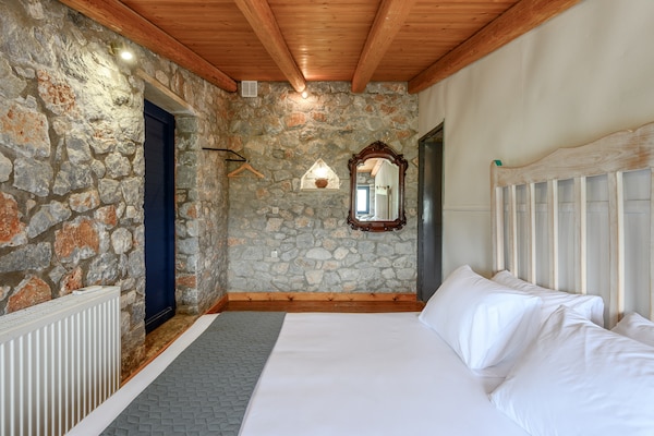 Foto van Villa op Kreta met privézwembad en bergzicht - Vakantiehuis in Lampini - BedRoom