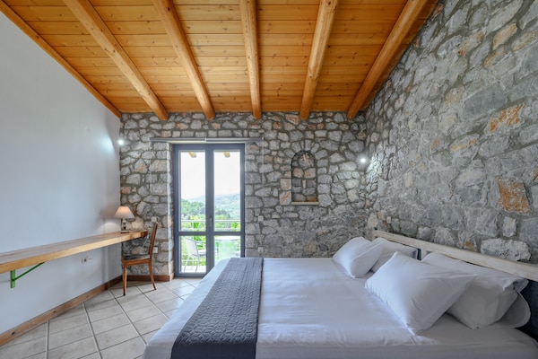 Foto van Villa op Kreta met privézwembad en bergzicht - Vakantiehuis in Lampini - BedRoom