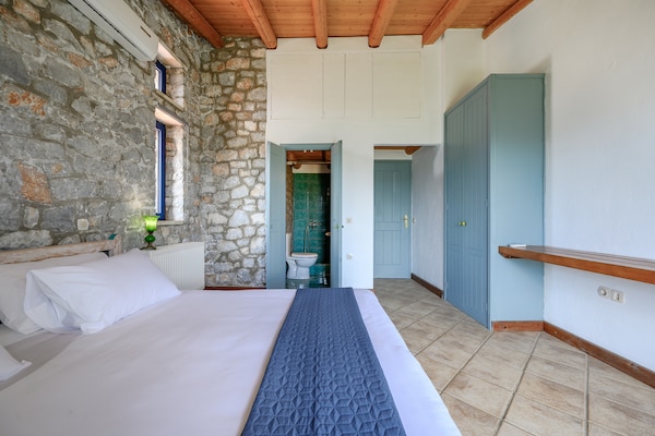 Foto van Villa op Kreta met privézwembad en bergzicht - Vakantiehuis in Lampini - BedRoom
