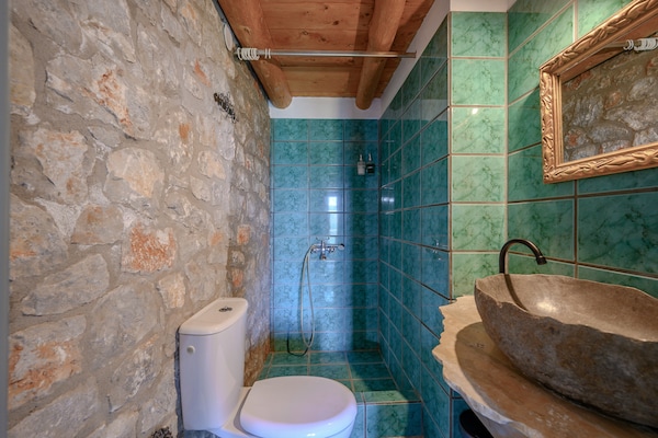 Foto van Villa op Kreta met privézwembad en bergzicht - Vakantiehuis in Lampini - BathRoom