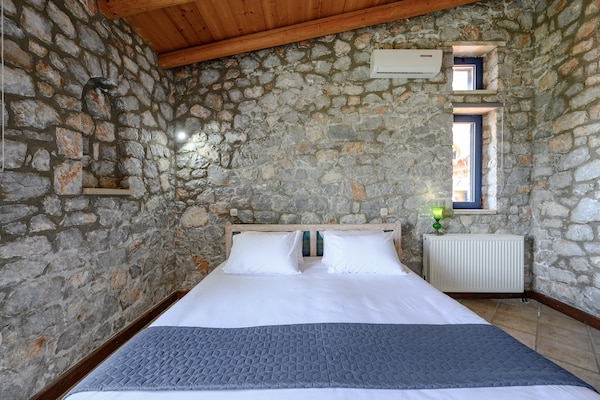 Foto van Villa op Kreta met privézwembad en bergzicht - Vakantiehuis in Lampini - BedRoom