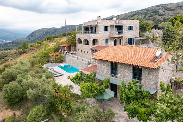 Foto van Villa op Kreta met privézwembad en bergzicht - Vakantiehuis in Lampini - Outdoor