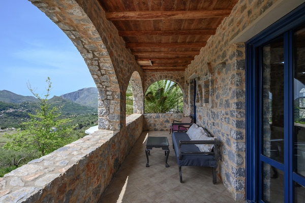 Foto van Villa op Kreta bij Skinaria Strand - Vakantiehuis in Lampini - TerraceBalcony