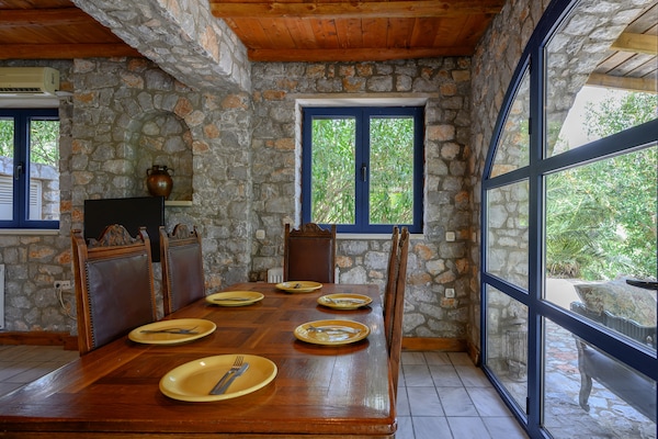 Foto van Villa nabij Lampini met privézwembad - Vakantiehuis in Lampini - DiningRoom