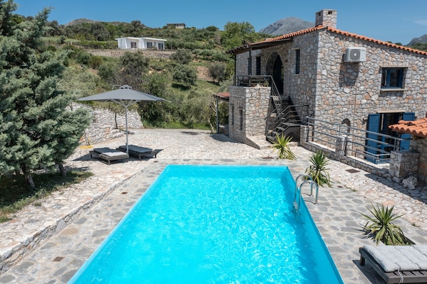 Foto van Villa nabij Lampini met privézwembad - Vakantiehuis in Lampini - PoolOfHouse