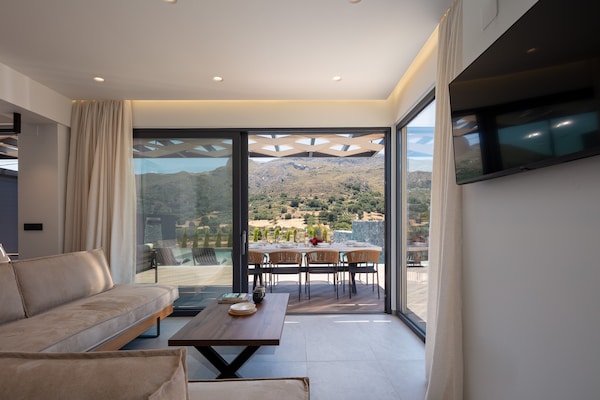 Foto van Villa in Agouseliana met privézwembad - Vakantiehuis in Agouseliana - LivingRoom