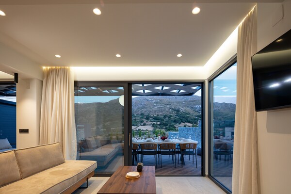 Foto van Villa in Agouseliana met privézwembad - Vakantiehuis in Agouseliana - LivingRoom