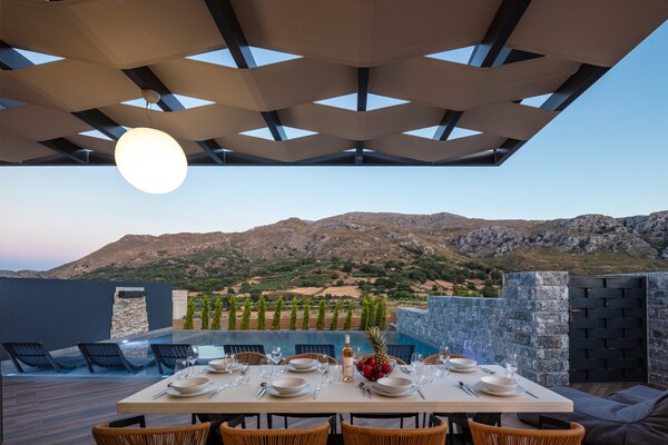 Foto van Villa in Agouseliana met privézwembad - Vakantiehuis in Agouseliana - TerraceBalcony