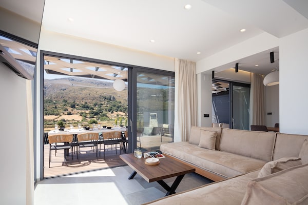 Foto van Villa in Agouseliana met Privézwembad - Vakantiehuis in Agouseliana - LivingRoom