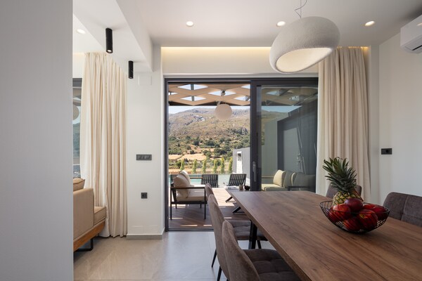 Foto van Villa in Agouseliana met Privézwembad - Vakantiehuis in Agouseliana - DiningRoom