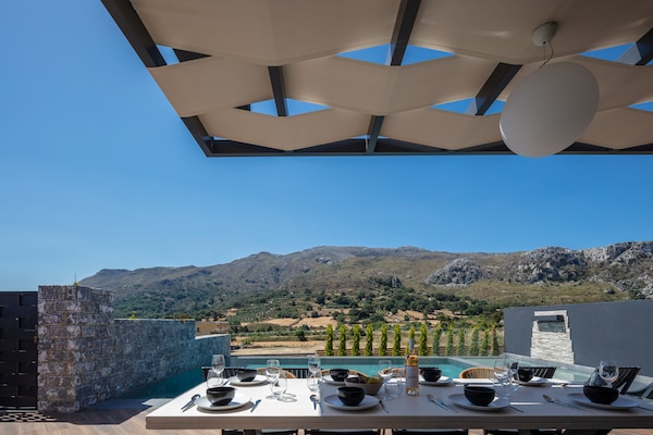 Foto van Villa in Agouseliana met Privézwembad - Vakantiehuis in Agouseliana - TerraceBalcony