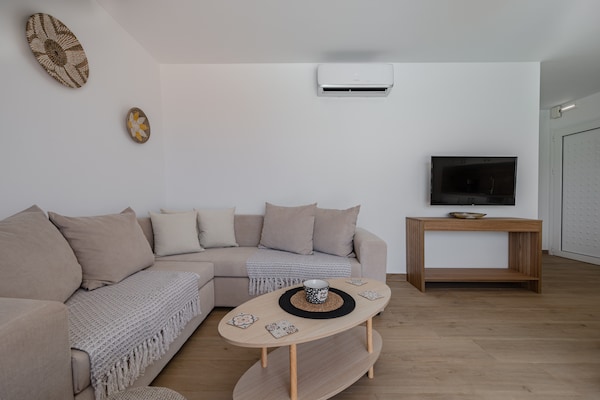 Foto van Villa in Damnoni met zwembad bij strand - Vakantiehuis in Damnoni - LivingRoom