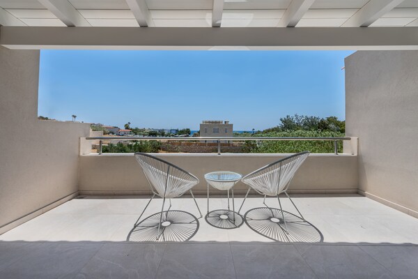 Foto van Villa in Damnoni met zwembad bij strand - Vakantiehuis in Damnoni - TerraceBalcony
