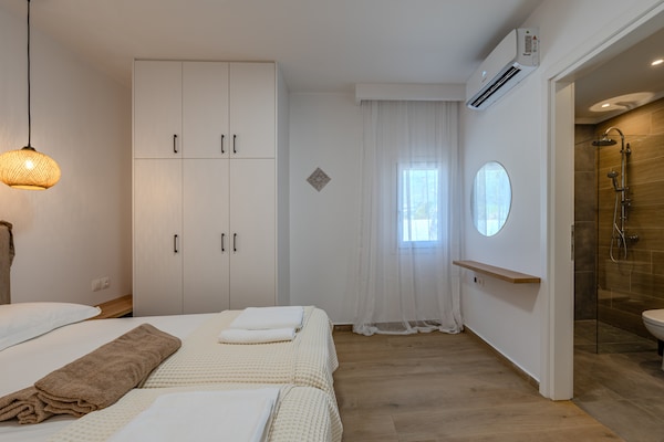 Foto van Villa in Damnoni aan het Strand met Zwembad - Vakantiehuis in Damnoni - BedRoom