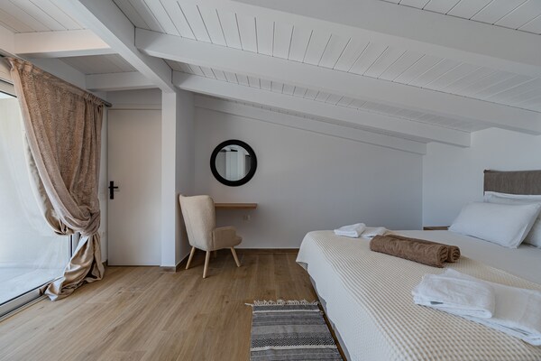 Foto van Villa in Damnoni aan het Strand met Zwembad - Vakantiehuis in Damnoni - BedRoom